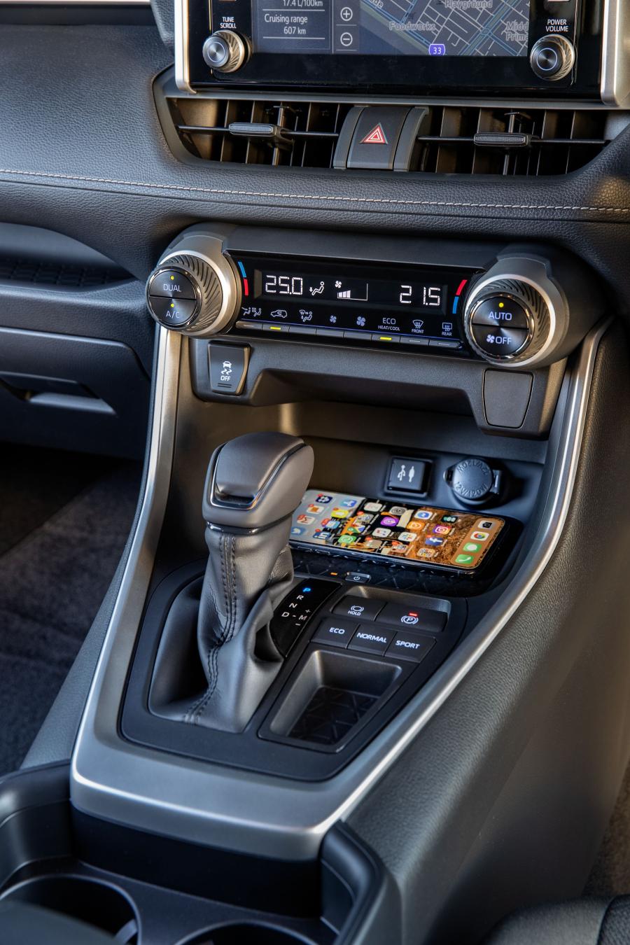 Детали интерьера Toyota RAV4 GXL 2019 года  (AU) (фото 2 из 10)